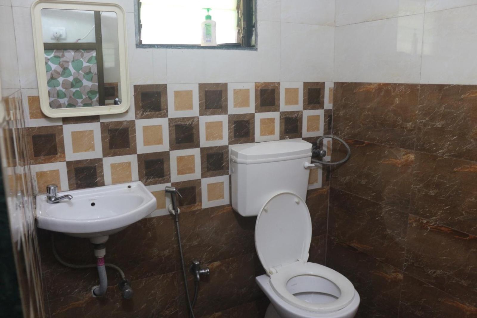 Hotel Phoenix Lonavala Ngoại thất bức ảnh