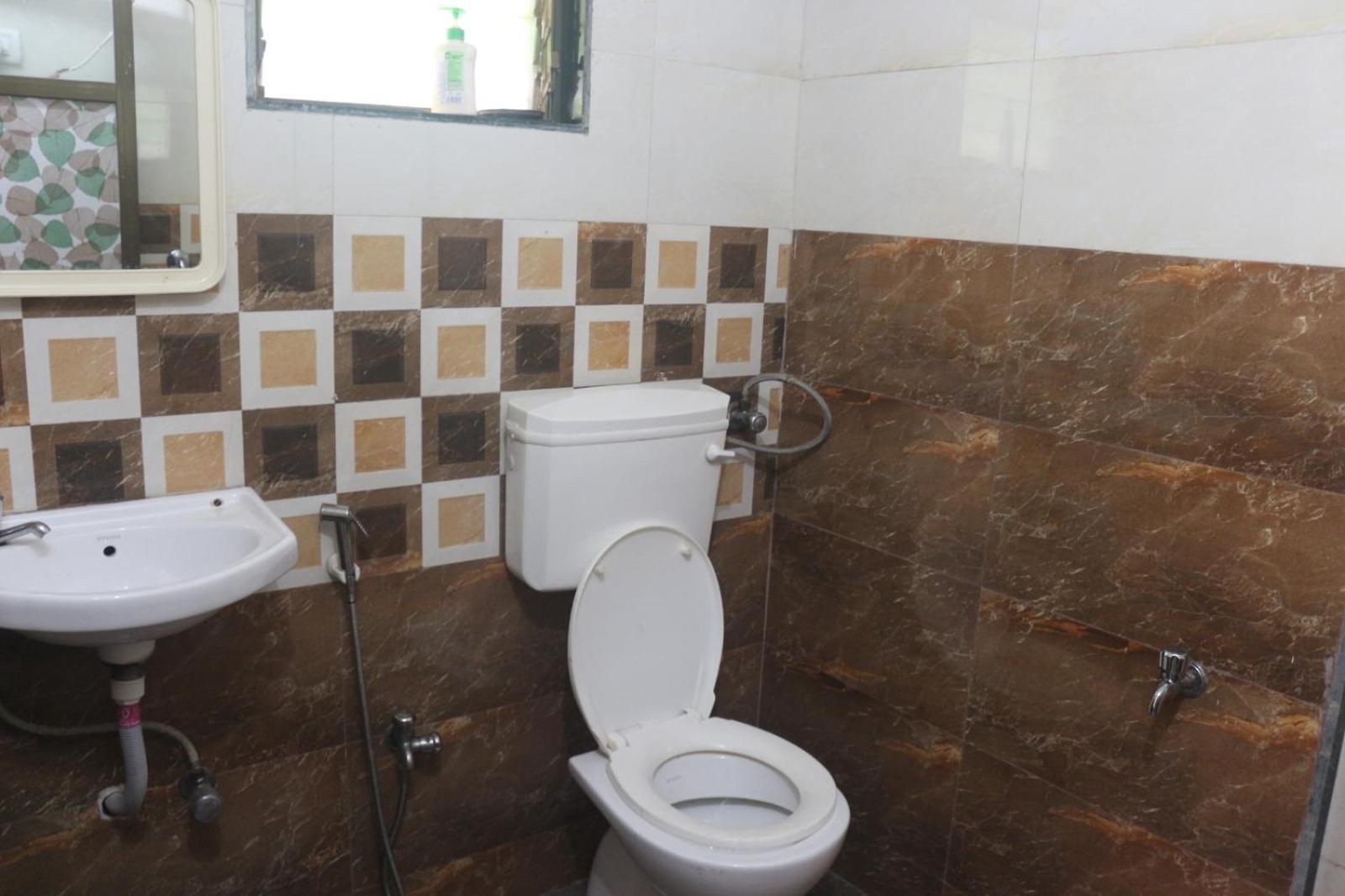 Hotel Phoenix Lonavala Ngoại thất bức ảnh