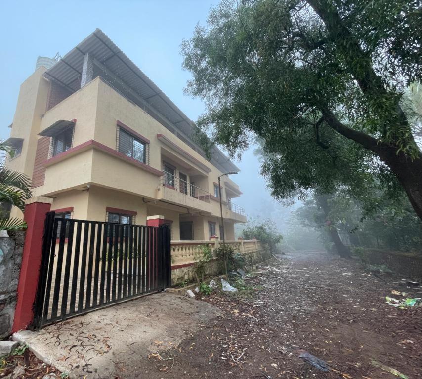 Hotel Phoenix Lonavala Ngoại thất bức ảnh