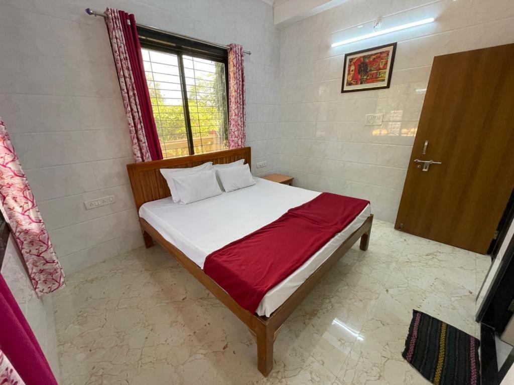 Hotel Phoenix Lonavala Ngoại thất bức ảnh