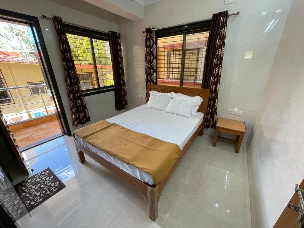 Hotel Phoenix Lonavala Ngoại thất bức ảnh