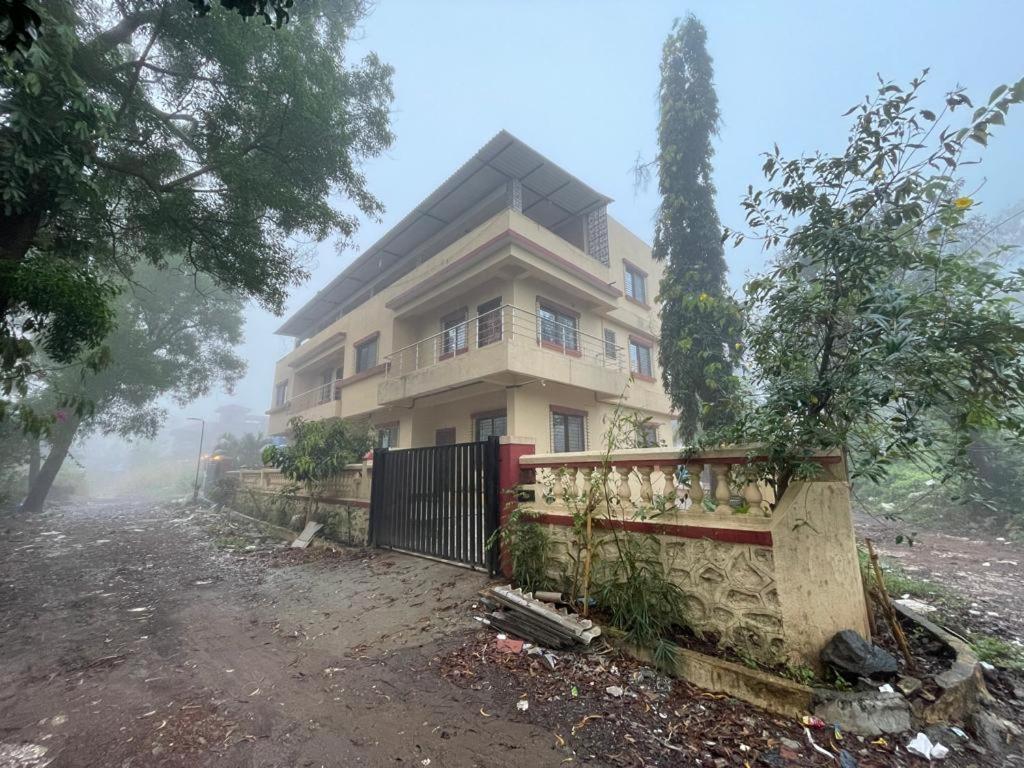 Hotel Phoenix Lonavala Ngoại thất bức ảnh