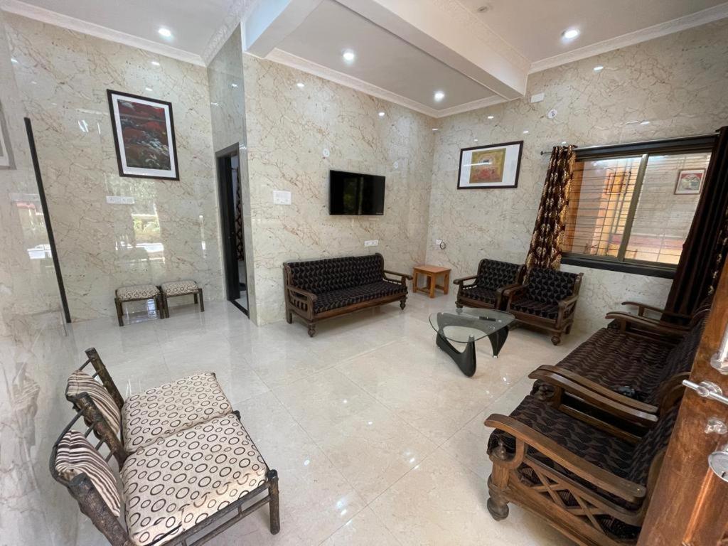 Hotel Phoenix Lonavala Ngoại thất bức ảnh