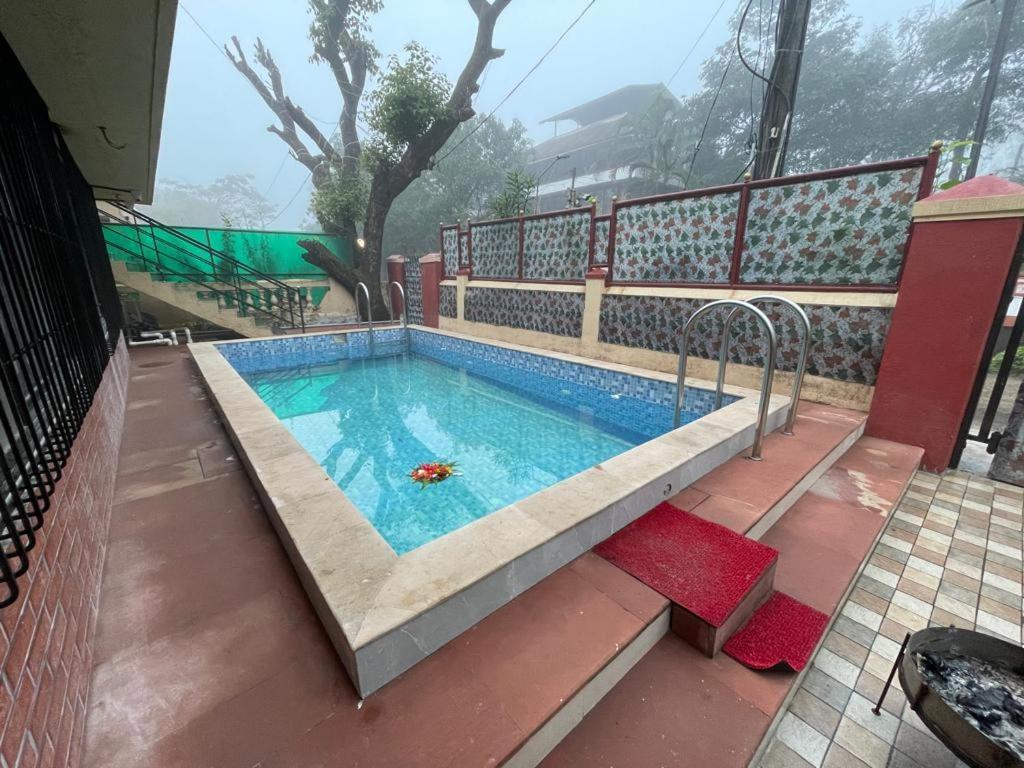 Hotel Phoenix Lonavala Ngoại thất bức ảnh